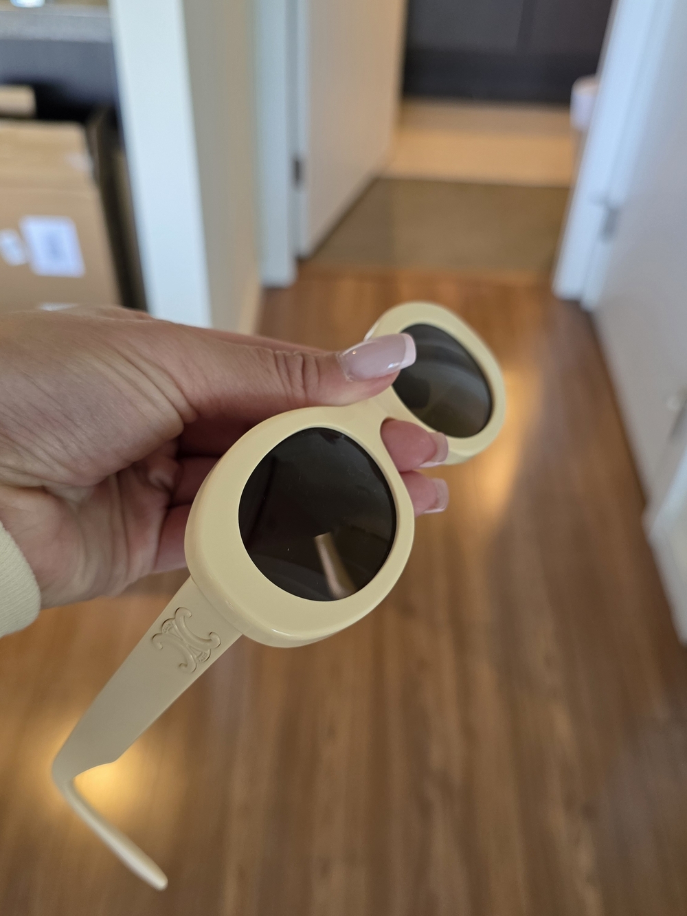 Celine Triomphe Oval Framed Sunglasses Cream - Picture 5 of 5
